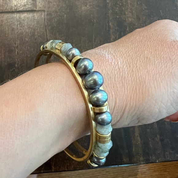 Stella & Dot, cuff bracket with grey toned beads surround. Stunning piece. - Picture 1 of 6